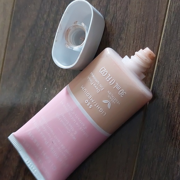 Covergirl Dewy Foundation + Rimmel Concealer - Picture 3 of 6